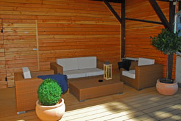 Terrasse mit Lounge Möbeln